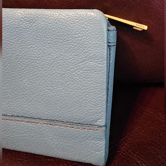 Fossil Lainie Blue Leather Clutch Wallet EUC - Picture 4 of 13